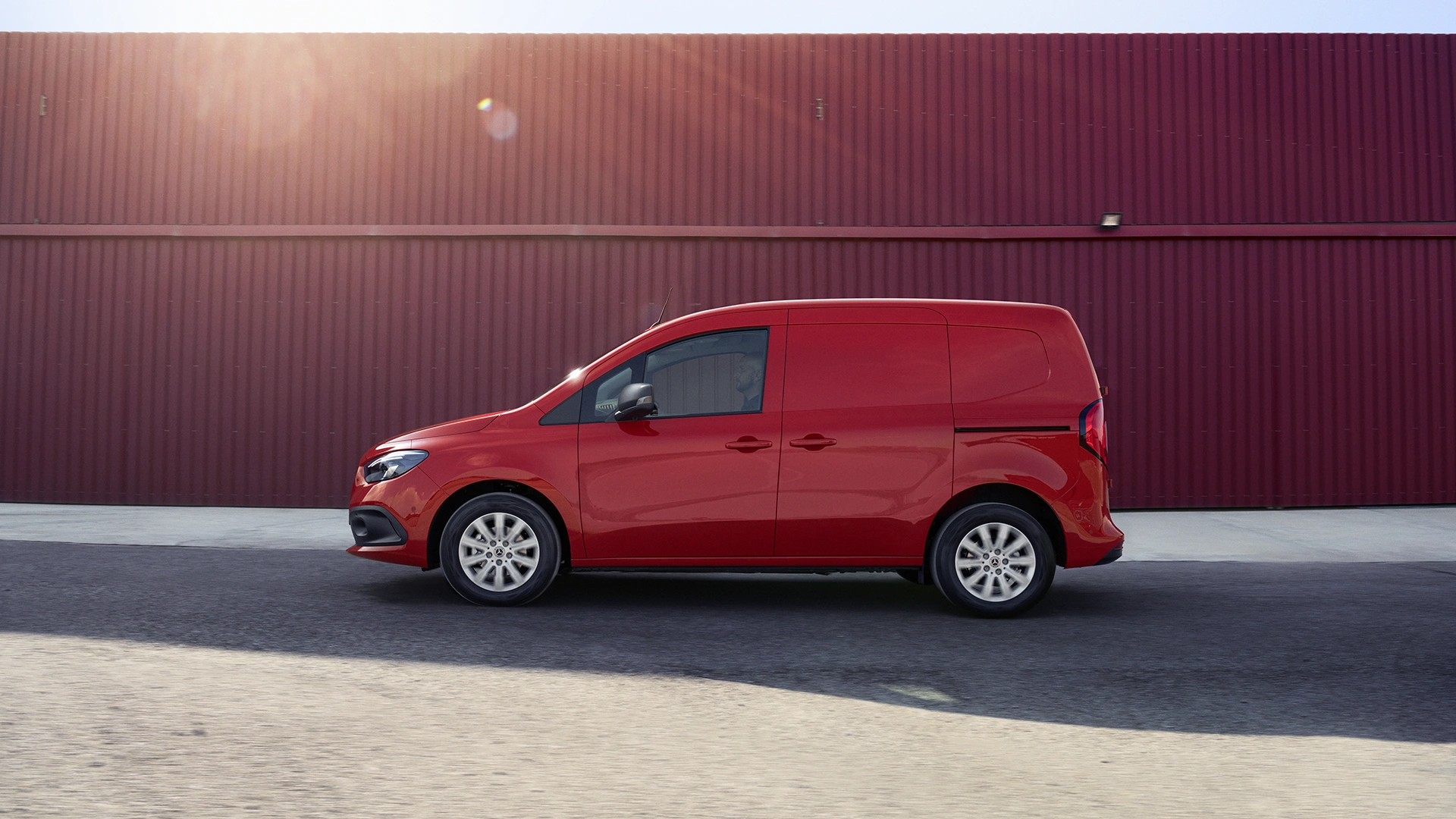 Citan sarkans kravas buss