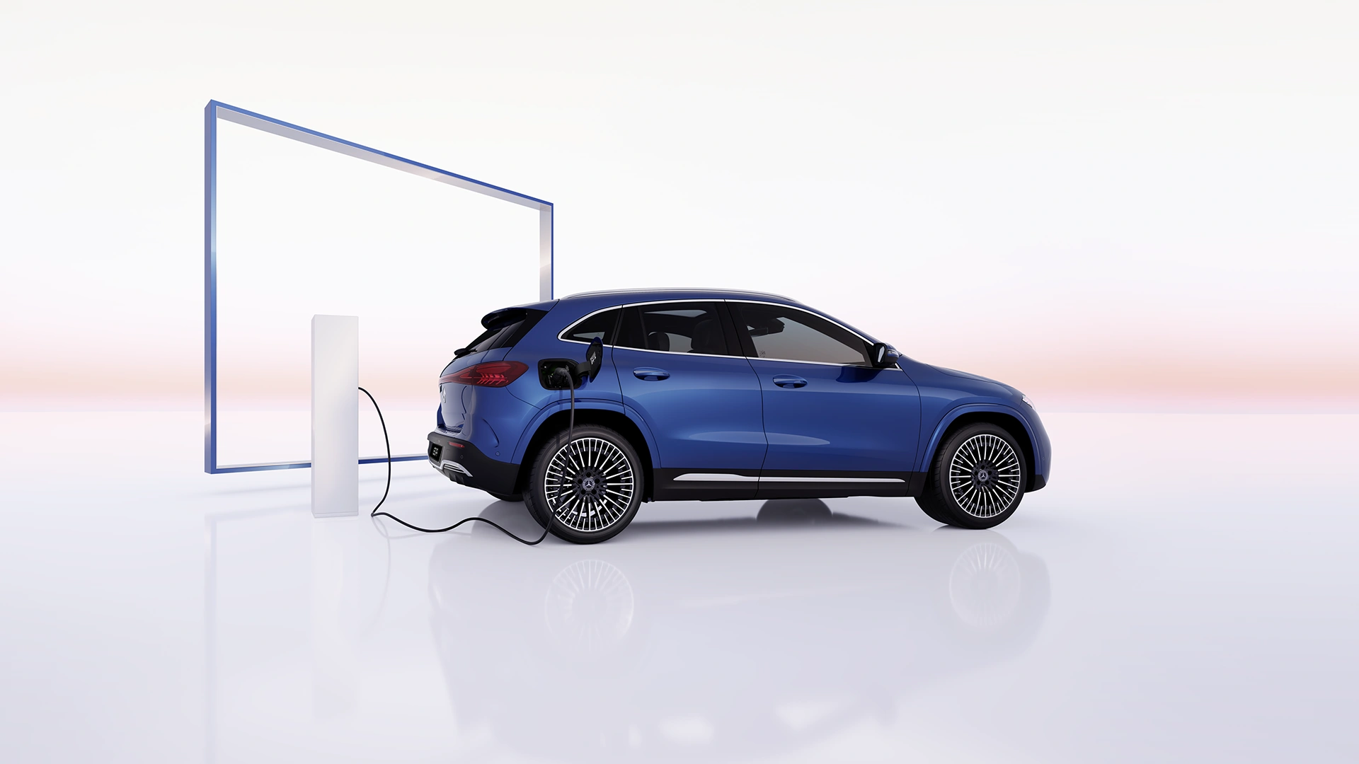 Mercedes-Benz EQA zils pie lādētāja