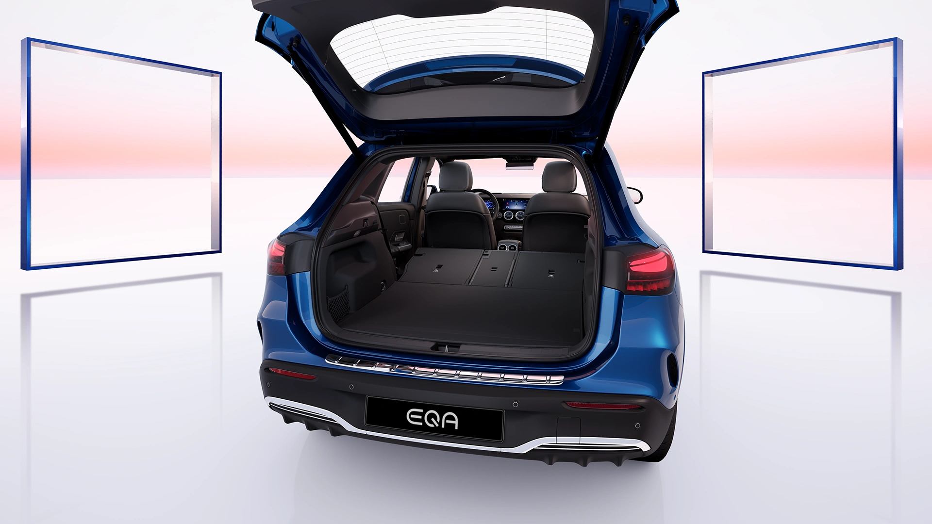 Mercedes-Benz EQA ar atvērtu bagāžnieku