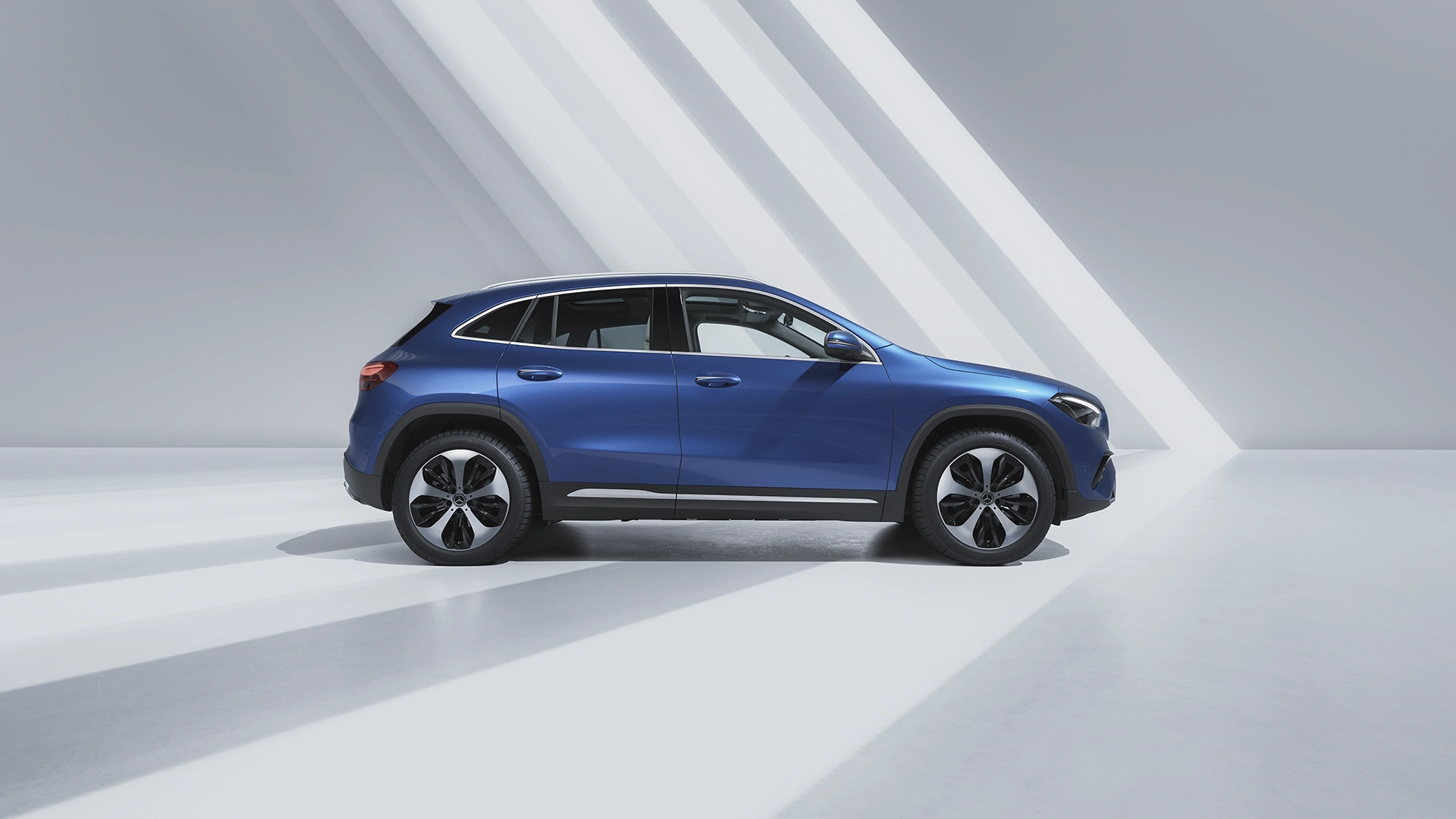 GLA perspektīvā zils uz pelēka fona