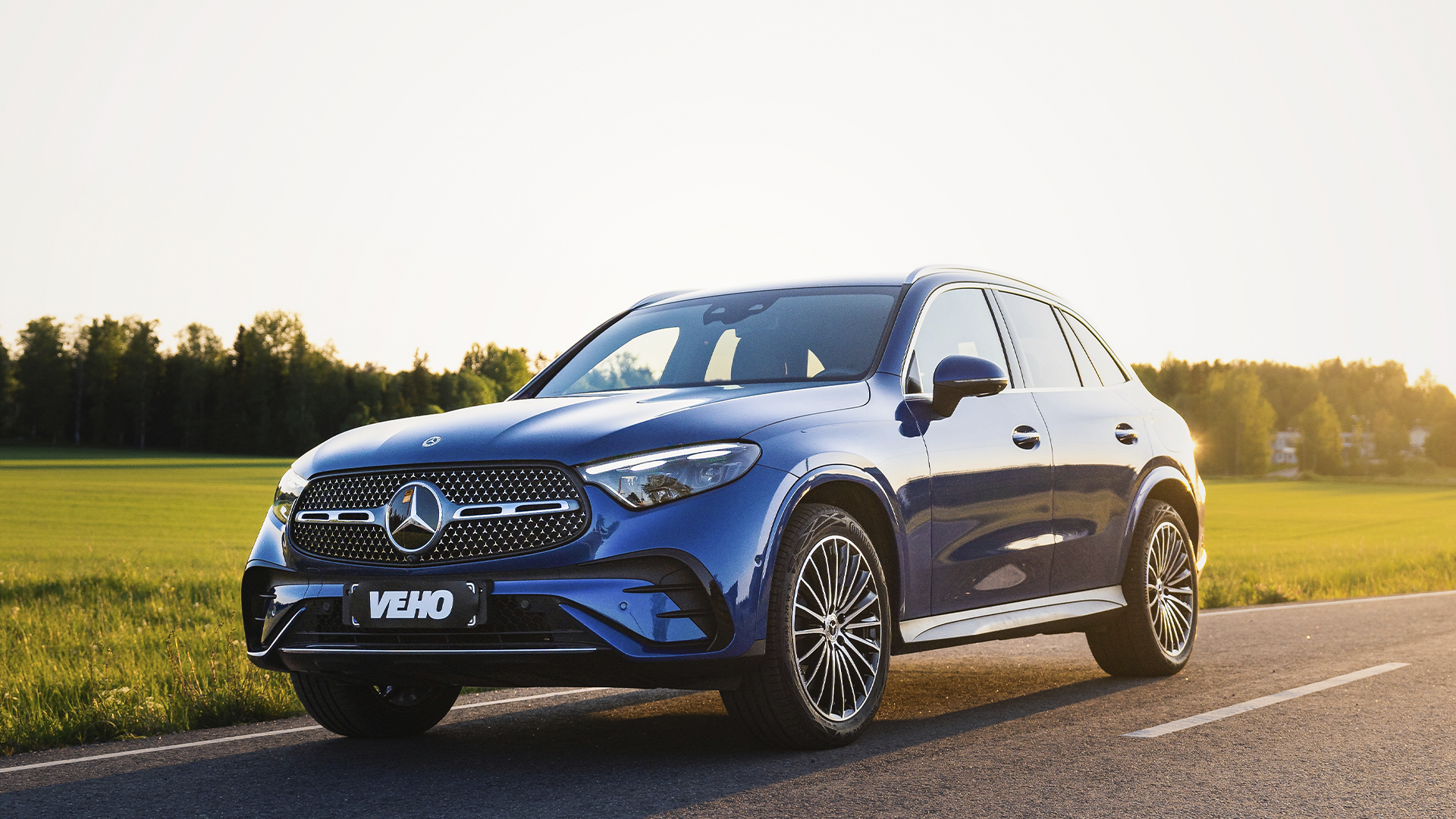 GLC kesämaisemassa etuviistosta