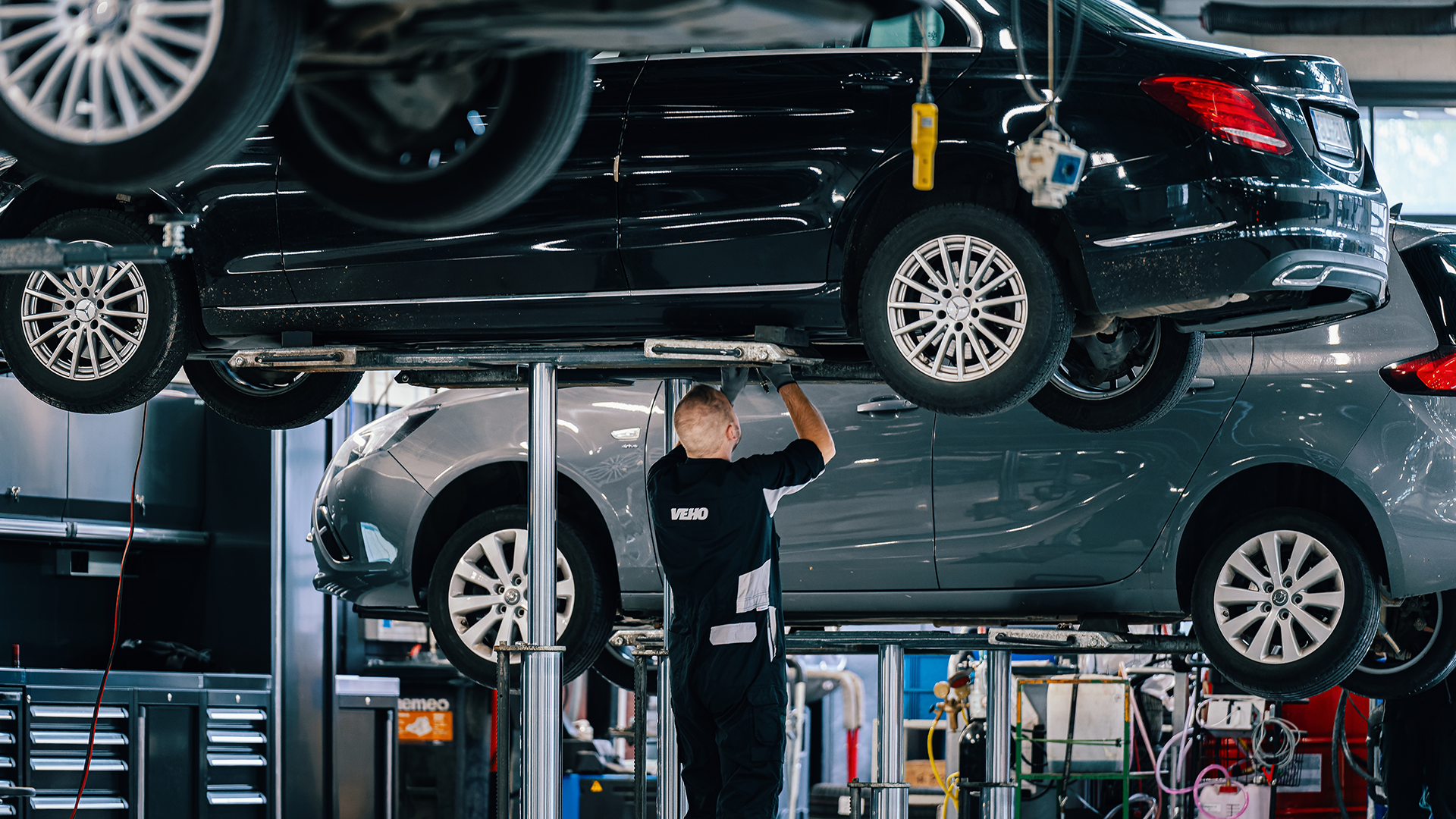 Veho servisa centrs un darbinieks procesā