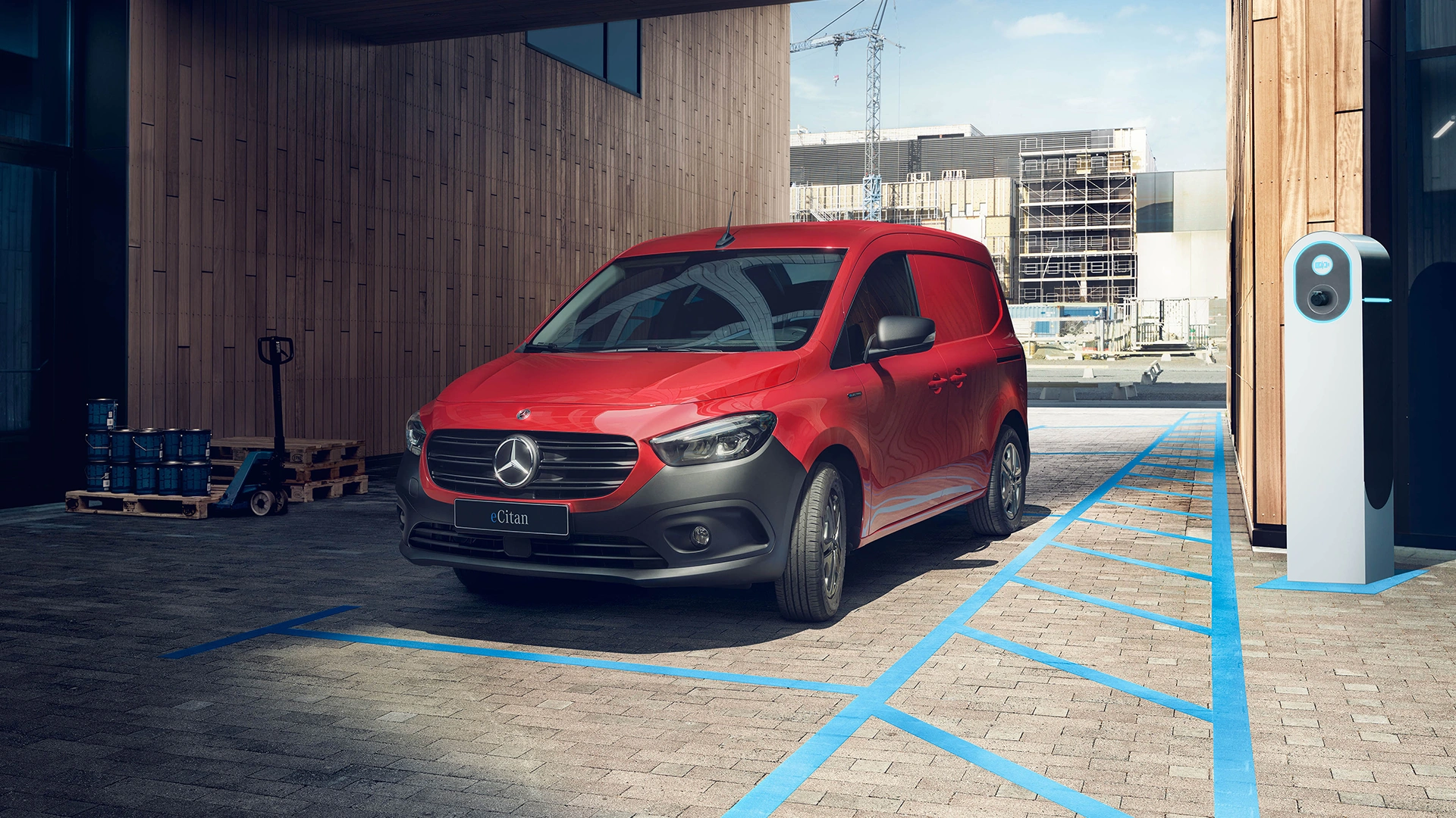 eCitan sarkans no priekšas