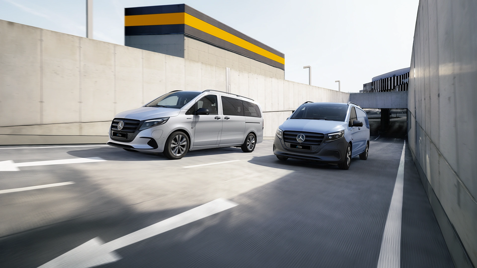 e-vito pelēks un zils blakus