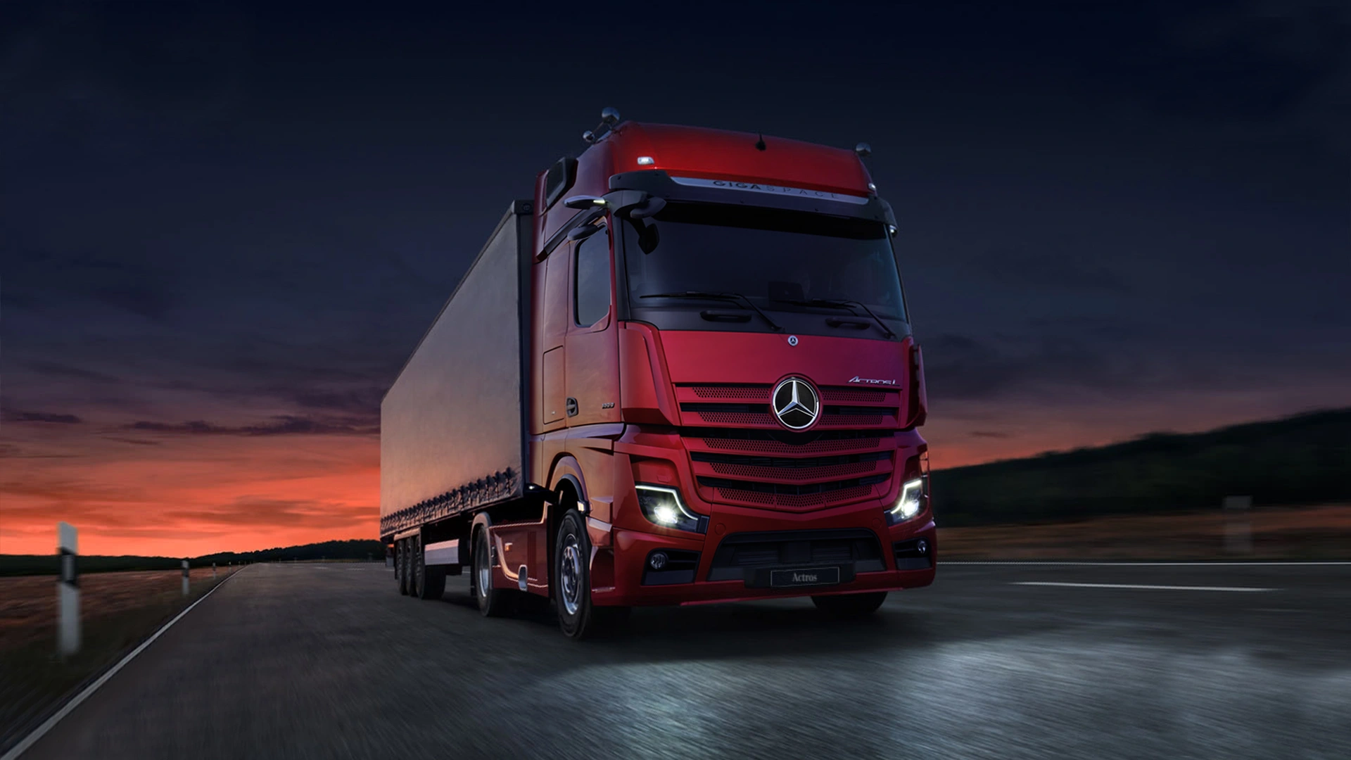 Kravas automašīnas Actros L braukšana pa ceļu vakarā