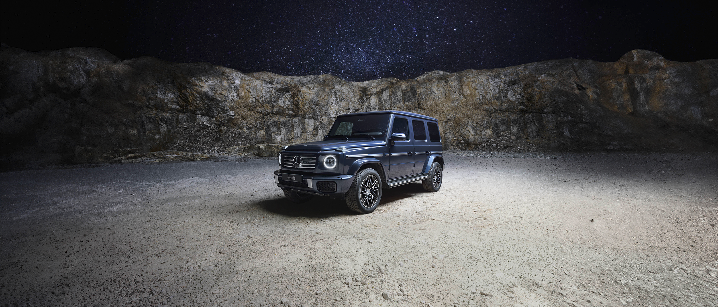 Mercedes-Benz G sērija zem zvaigznēm.