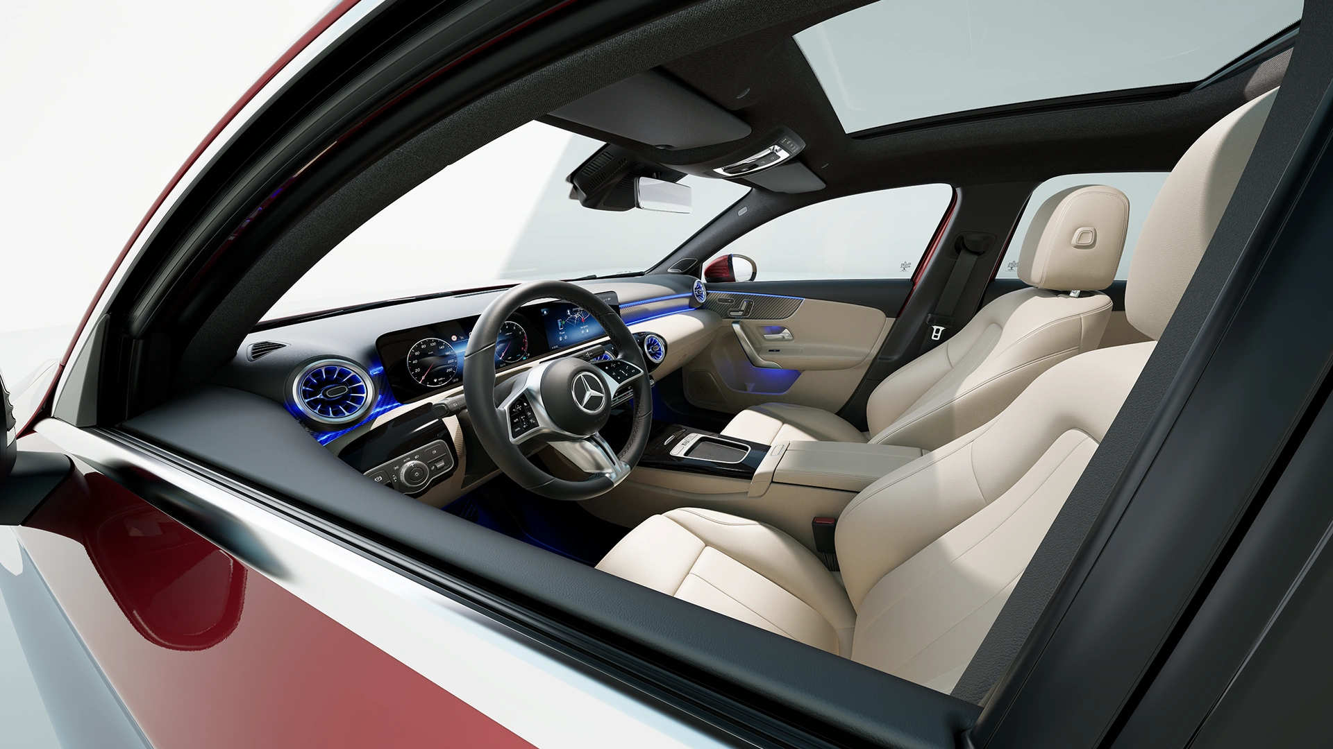 Mercedes-Benz A-klases sedana priekšējais panelis un priekšējie sēdekļi, fotografēti no kreisās puses ārpuses.