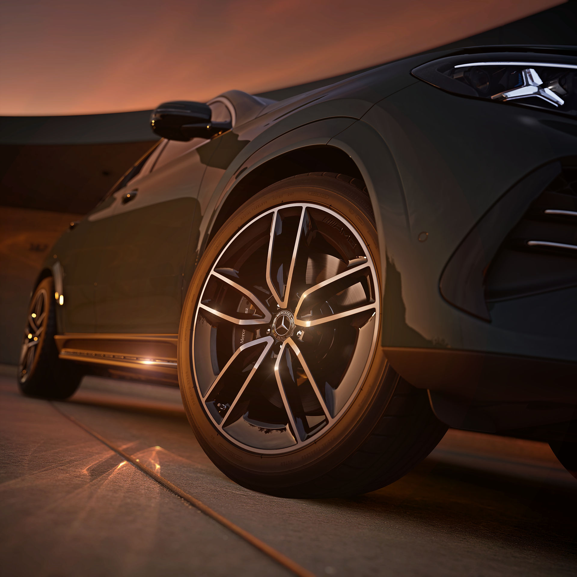 Mercedes-Benz GLE Coupé priekšējais spārns un vieglmetāla disks tuvplānā