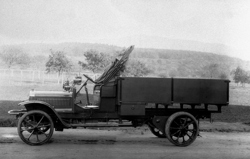 A history of cockpits at Mercedes-Benz Vans