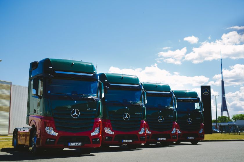 Mercedes-Benz - tagad arī Dinotrans autoparkā 