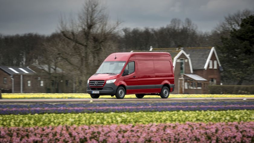 Победитель в своем классе: легендарный Mercedes-Benz Sprinter отмечает свое 25-летие.